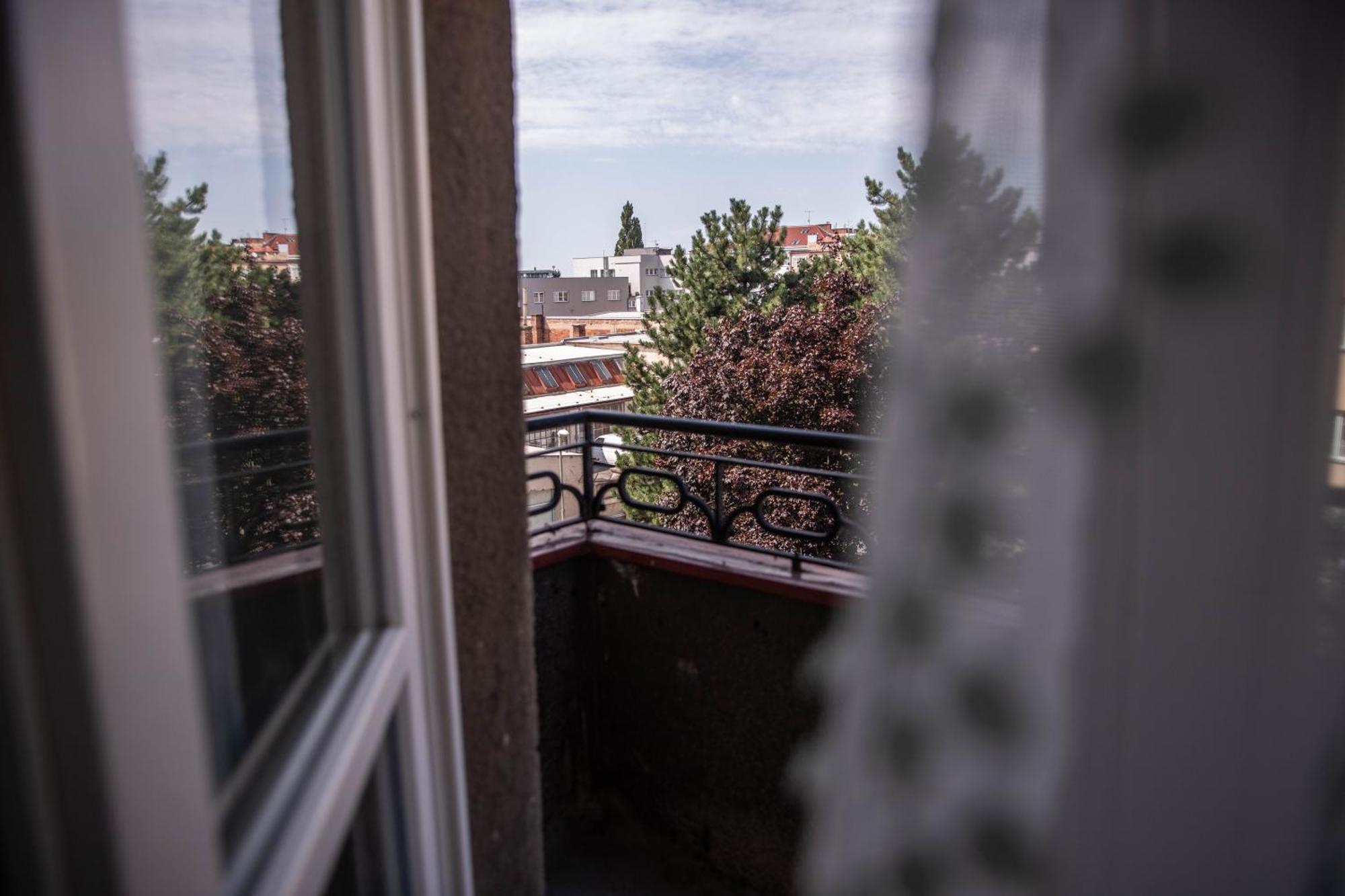 Prostorny Byt V Centru U Reky, 2 Loznice, Balkon Hradec Králové Екстериор снимка